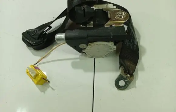 Volkswagen PASSAT B6 Front seatbelt 210YD41933505W