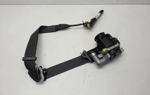 Ford Fusion II Front seatbelt