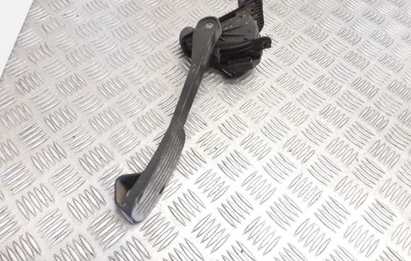 Volvo V70 Accelerator throttle pedal 9496822
