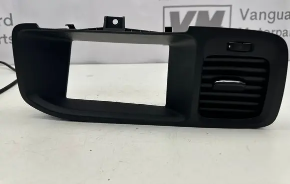 Volvo V60 Dash center air vent grill 39804051