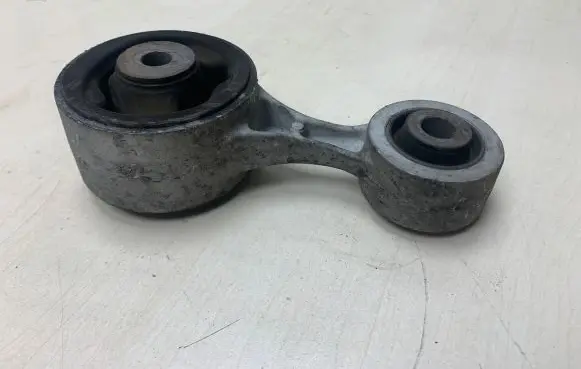 Honda Civic Engine mount bracket