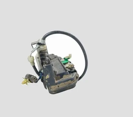 KIA Sorento Front door lock A045777