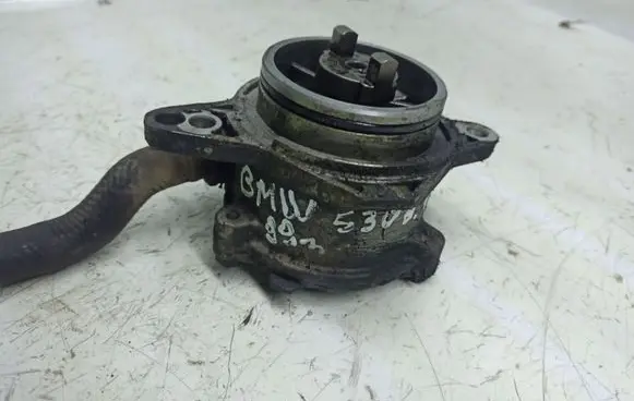 BMW 5 E39 Vacuum pump 96110885