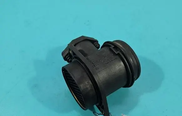 Volkswagen PASSAT B5.5 Mass air flow meter 0280217112 IMPRK1549894