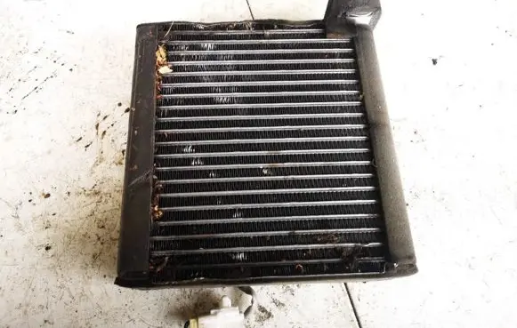 Mazda 5 A/C cooling radiator (condenser)