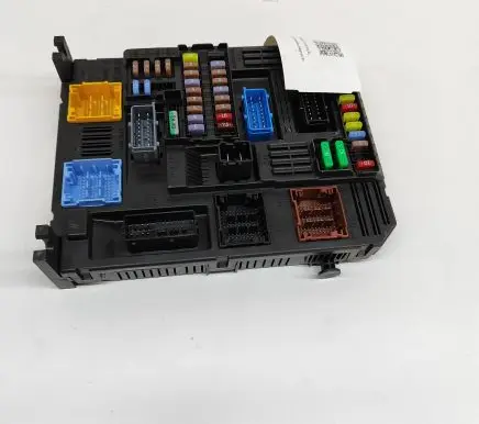 Peugeot 208 Fuse module 9830708180 28641141
