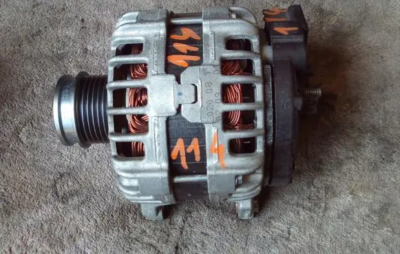 Volkswagen Caddy Generator/alternator 04E903015P