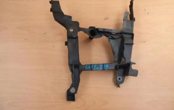 Renault Clio III Radiator mount bracket