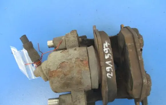 Volkswagen Golf IV Front brake caliper