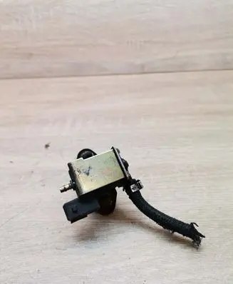 Toyota RAV 4 (XA20) Valve vacuum 830014 16102266
