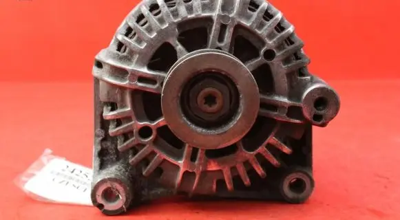 Toyota Avensis T270 Generator/alternator 8574045