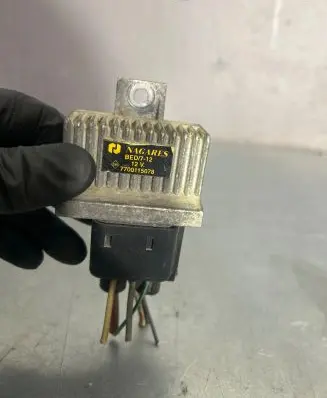 Renault Clio III Glow plug pre-heat relay 7700115078 BED712