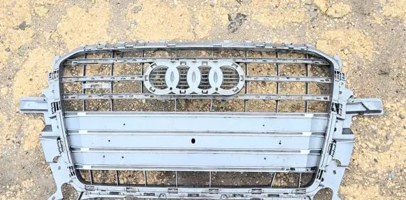 Audi Q5 SQ5 Front bumper upper radiator grill 8R0853651AD