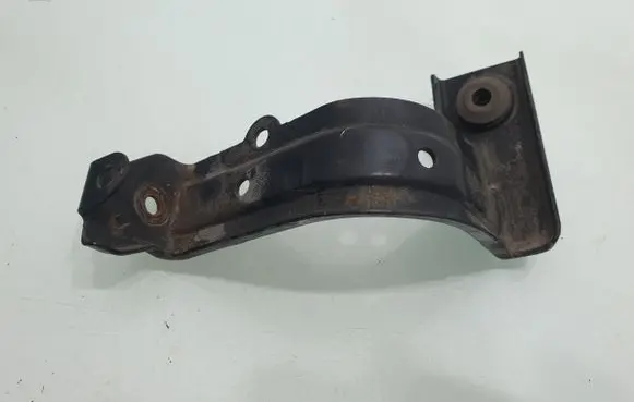Radiator mount bracket