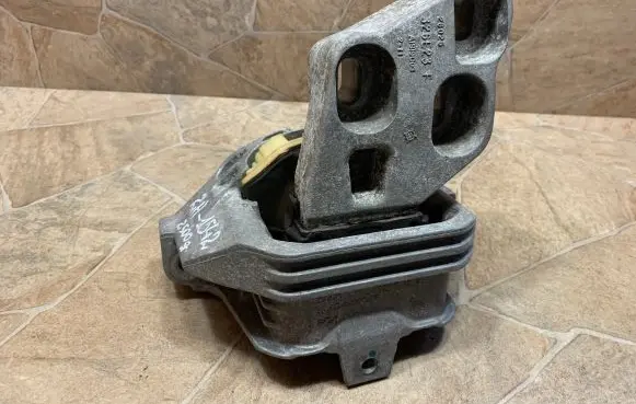 Mercedes-Benz GLA W156 Engine mount bracket A2462400617