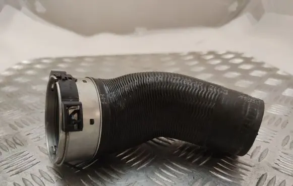 Volvo XC90 Intercooler hose/pipe 31657758
