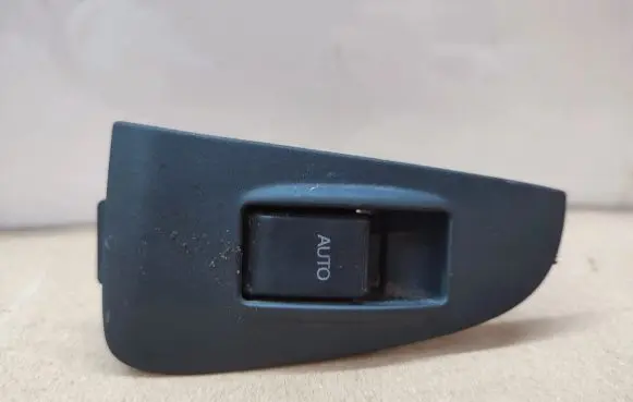 Toyota Avensis T250 Electric window control switch 7427205020