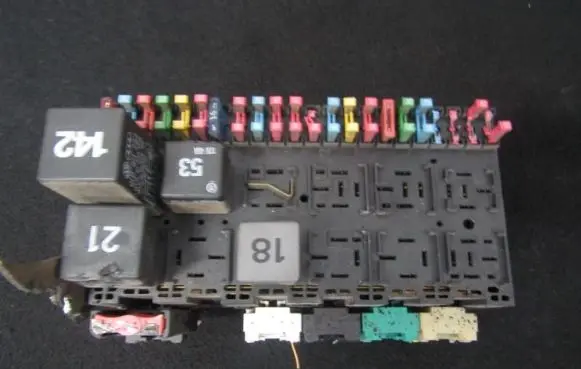 Volkswagen Vento Fuse box set 47410522048 4-7410522048