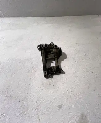 BMW 5 E60 E61 Oil pump 8706651032 7789838