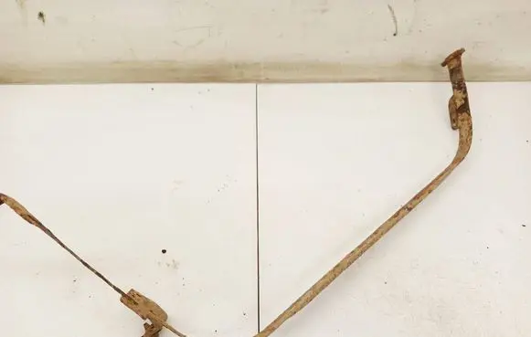 Nissan X-Trail T30 Fuel tank mounting bracket