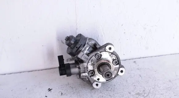 Volkswagen PASSAT B7 Fuel injection high pressure pump 03L130755L 045010526