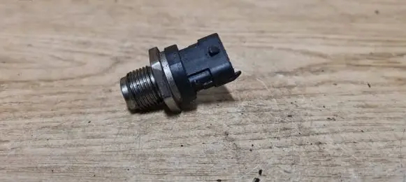 Fuel pressure sensor