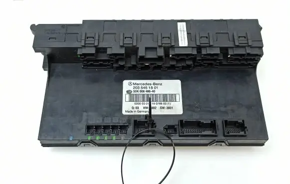 Mercedes-Benz C W203 Fuse module 2035451801 5DK00848640