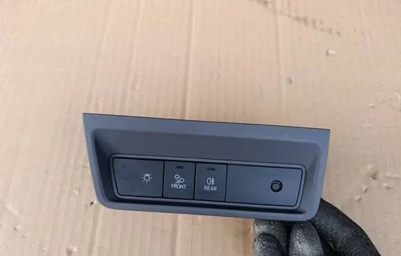Volkswagen Touareg III Light switch 761858210
