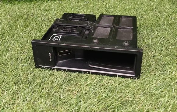 Volkswagen PASSAT CC Head unit multimedia control 5N0035341A