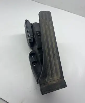Mercedes-Benz C W205 Accelerator throttle pedal A2223002300