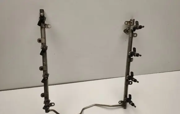 Mercedes-Benz ML W164 Fuel injector supply line/pipe A1561530028