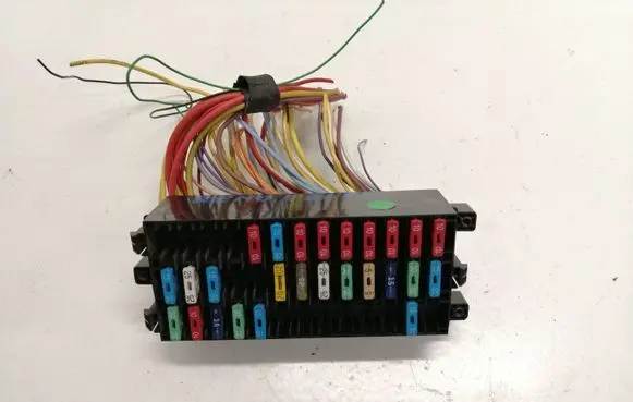 Renault Trafic II (X83) Fuse module