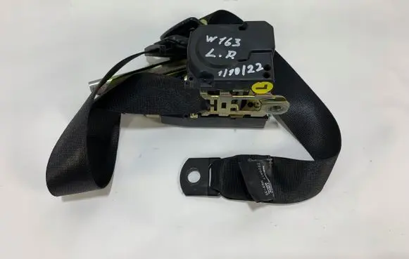 Mercedes-Benz ML W163 Front seatbelt A1638602985