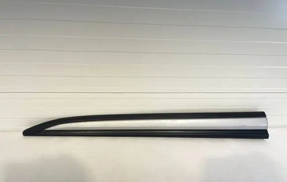 Mitsubishi Outlander Front door trim (molding) 5727A403