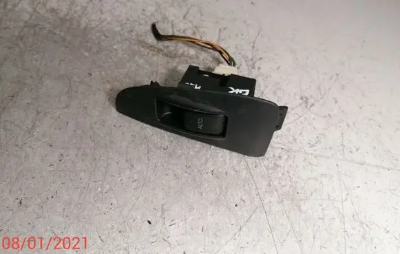 Toyota Avensis T250 Electric window control switch 74272-05020
