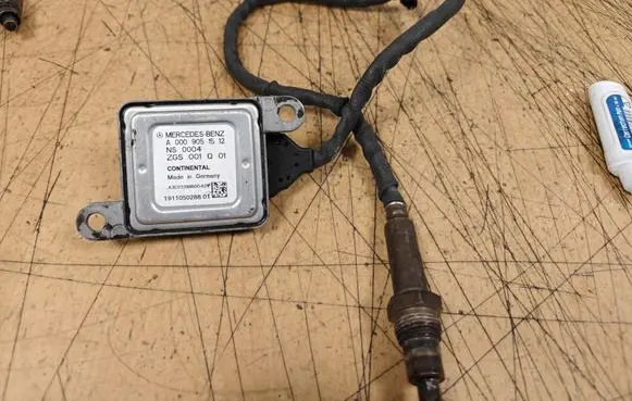 Mercedes-Benz C W205 Lambda probe sensor A0009051512