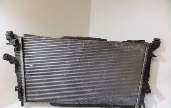 Ford Focus C-MAX Coolant radiator 3M5H8005TL