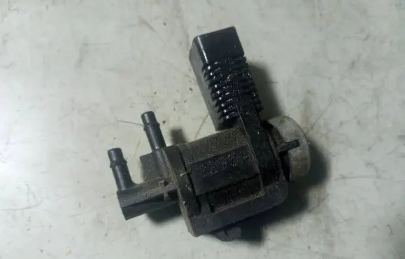Skoda Octavia Mk2 (1Z) Turbo solenoid valve 1K0906283A