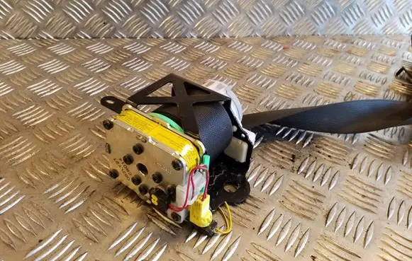 Toyota Corolla E140 E150 Front seatbelt 082LY2T 305272210 1046749
