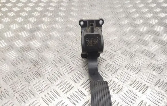 Mercedes-Benz Sprinter W906 Accelerator throttle pedal A9063000404