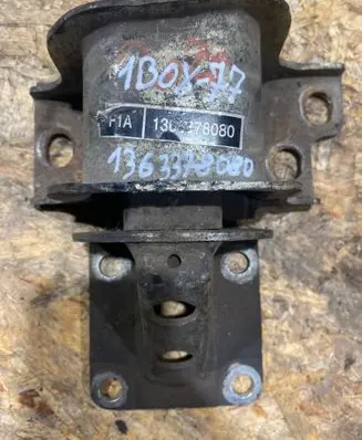 Engine mount bracket