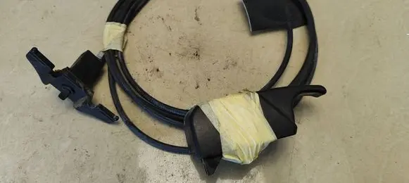 Citroen C-Crosser Fuel cap flap release cable 
