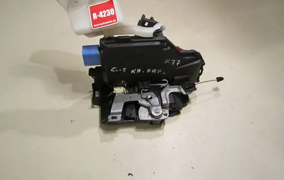Volkswagen Golf V Rear door lock 7L0839015D