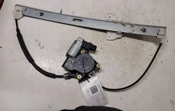 Mazda 5 Front door window regulator with motor G22C5858X