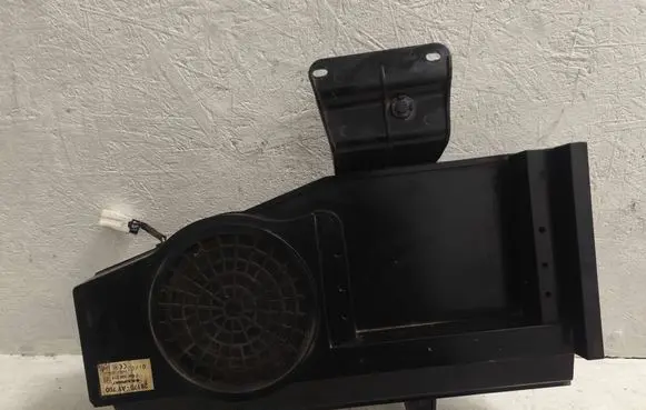Nissan Primera Subwoofer speaker 28170AV700 7606500217