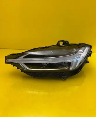 Volvo XC60 Headlight/headlamp 32133544