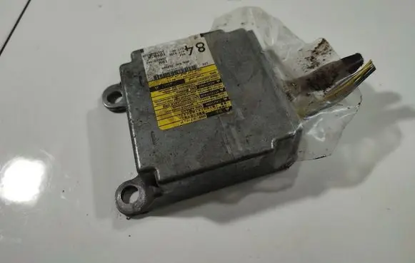 Toyota Avensis T250 Airbag control unit/module 208623102