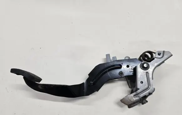 Mazda CX-7 Brake pedal EH6441300 S0815