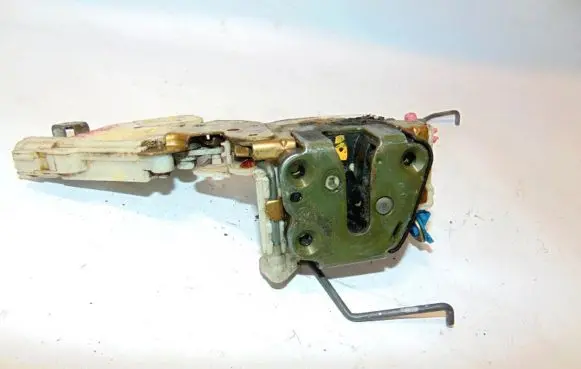 Nissan Almera Front door lock 8055289918