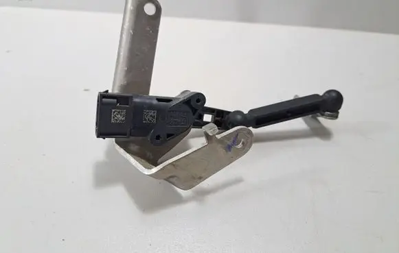 BMW 8 G14 Rear air suspension level height sensor 6895466 6869137